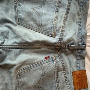 LEVIS 501s